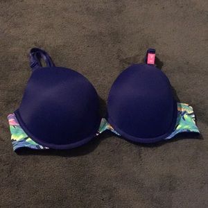 Victoria’s Secret Pink bra